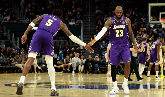 kaiyun.com-艾顿：很庆幸我们整赛季都保持着凝聚力 你知道你是在为队友而战