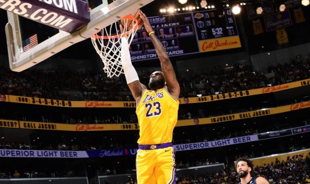 开云体育官网-詹姆斯21+10+12三双 湖人全队六人得分上双轻取奇才