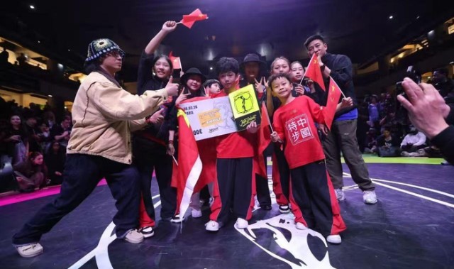 开云体育APP下载-13岁霹雳舞少年巴黎夺冠 身后站着一群“造梦者”|李勇秋|重庆|沙坪坝|街舞|教练_新浪体育_新浪新闻