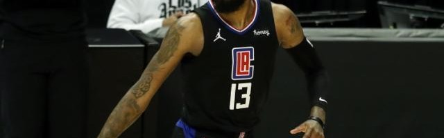 开云体育-Kaiyun Sports-【现场】当德克欢呼的时候 懵逼的卢指导做了什么？