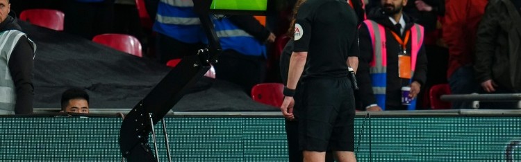 曼联等三队因VAR误判吃亏2次英超最多，获益最多的则是切尔西