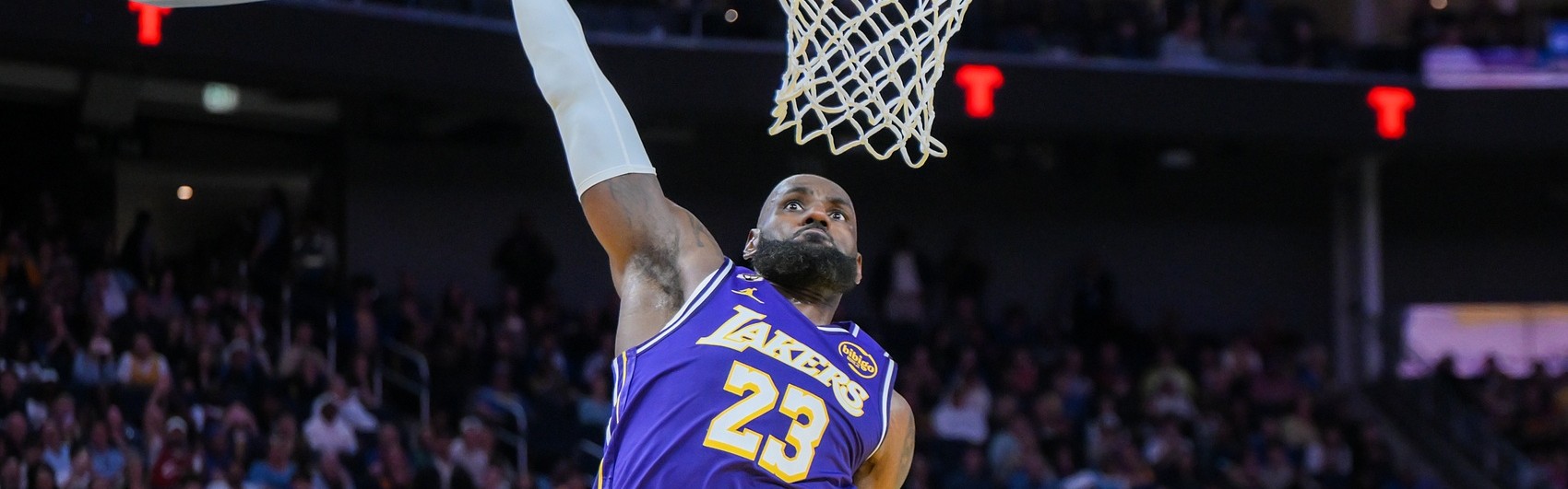 kaiyun.com-生涯场均20+5+5赛季次数：詹姆斯23次断档领先 第二名仅10次